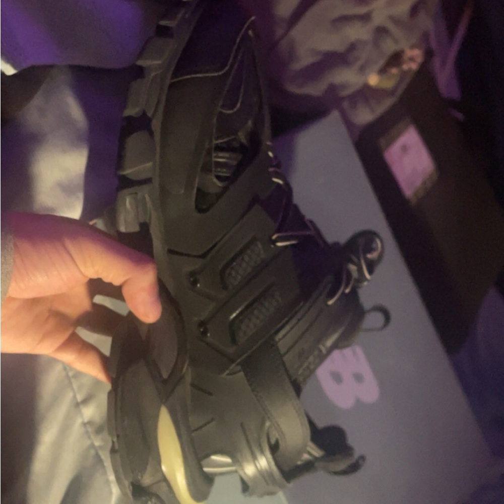 Selling these balenciaga good condition worn twice - Picture 5 of 6